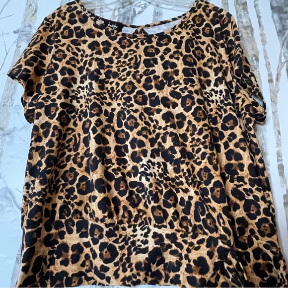 By & By Leopard Print Women's Top - XXL P2P:23” L:25” - Picture 12 of 13